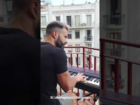 Spain - Concert in Balcony in Quarantine - Barcelona - My Heart Will Go on - Live Piano and Saxo