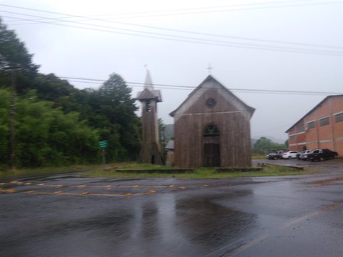 Outro dia postei ela de costas. Mas é que não pode parar na frente.
Tinham que preservar isso.