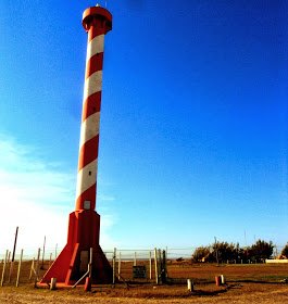 Entre os balnearios de Salinas e Nazaré, foi construido na decada de 1930 e tem 50m de altura e alcança 30 milhas