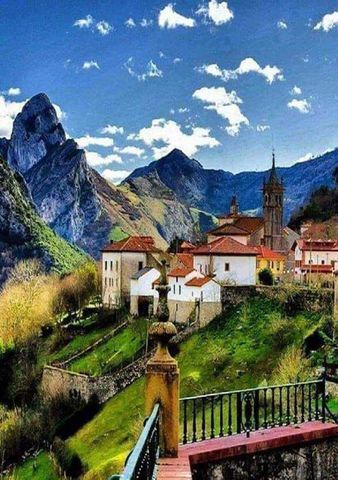 Alles, capital de Peñamellera Alta desde 1869, año en el que se declaró las dos Peñamelleras

Alles, capital de Peñamellera Alta desde 1869, año en el que se declaró las dos Peñamelleras