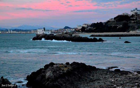 Calleja Santos

1 h · 

BUENOS DÍAS AMIG@S desde la Isla de La Torre en nuestra Bella Bahía de Santander. Cantabria