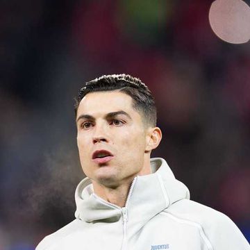 LO DE ESTE TIPO VA MÁS ALLA DE TODO.
Cristiano Ronaldo donará 50millones de euros para combatir el coronavirus a nivel mundial, CR7 demostrando su enorme corazón un gesto para aplaudirlo de pies. LA HUMILDAD TE HACE GRANDE.👏🏼👏🏼👏🏼