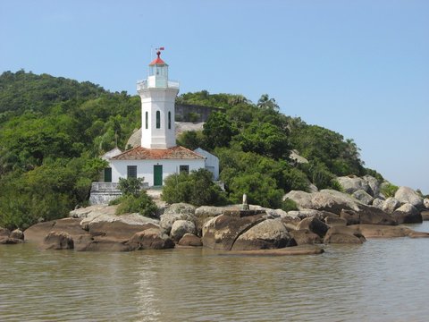 Localizado onde o Guaíba desemboca na Lagoa dos Patos