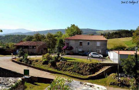 TORRE de ESTRADA.
Declara d bien cultural se halla en La Estrada de Val de San Vicente (Cantabria). Su origen se remonta al VIII, reconstruida de nuevo en el sg. XII y rehabilitada en el 2005 a su lado se encuentra una capilla que data del sg. XIII.