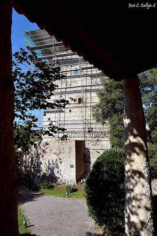 TORRE de ESTRADA.
Declara d bien cultural se halla en La Estrada de Val de San Vicente (Cantabria). Su origen se remonta al VIII, reconstruida de nuevo en el sg. XII y rehabilitada en el 2005 a su lado se encuentra una capilla que data del sg. XIII.